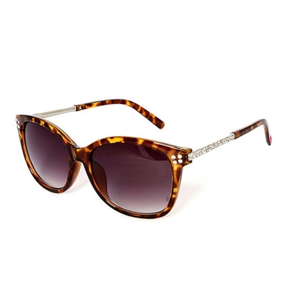 Betsey Johnson Accessories - Betsey Johnson Tortoise Sunglasses